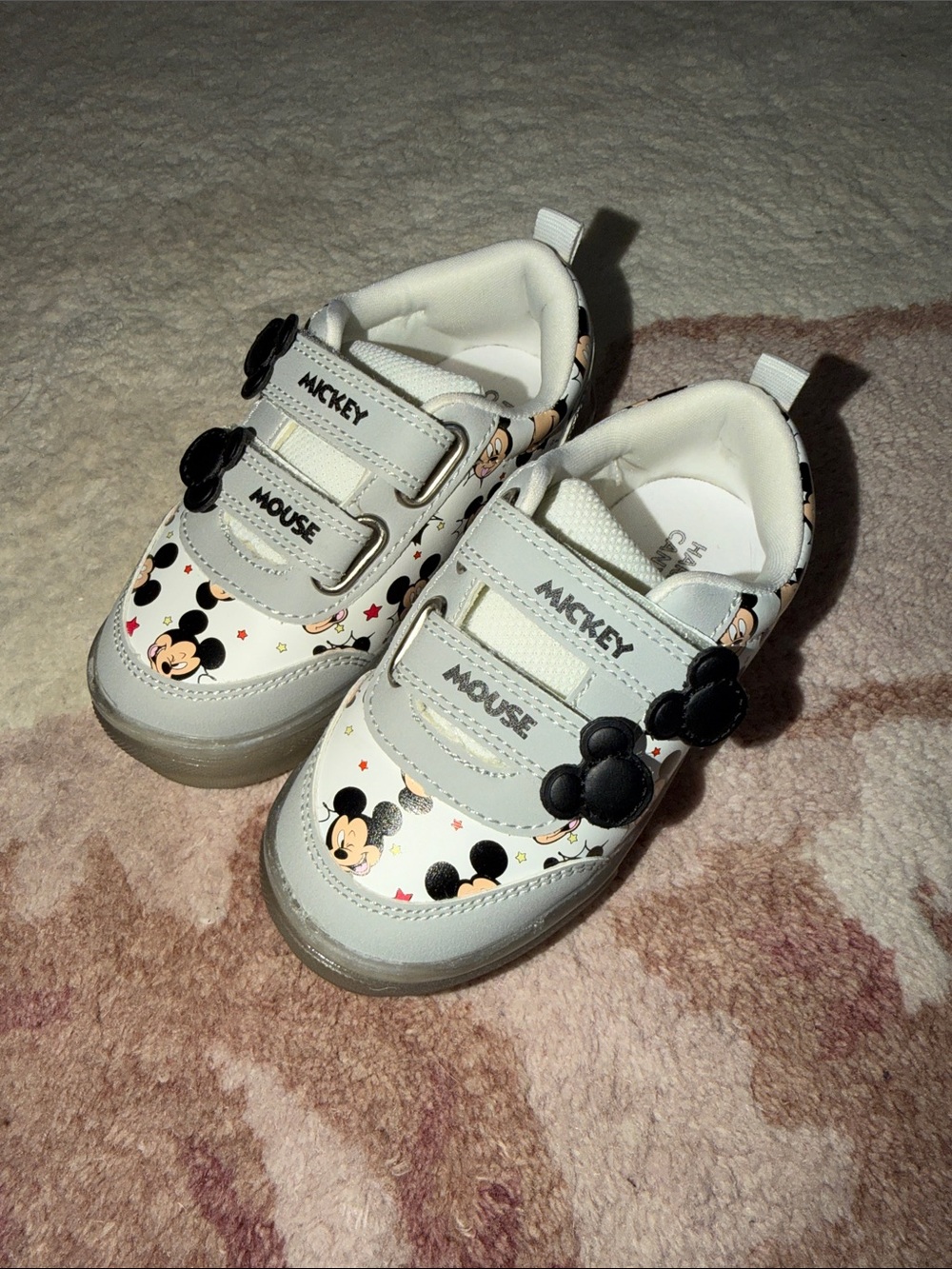 Harper Canyon Disney White Mickey Mouse Velcro Toddler Light Up Sneakers